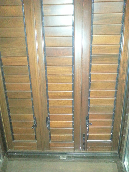 ventanal de madera
